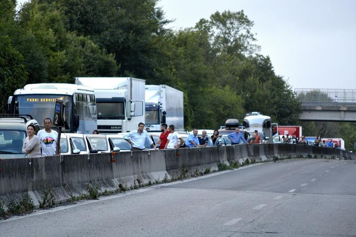 Tamponamento Fra Camion E Carro Attrezzi In A Mezzi A Fuoco Traffico