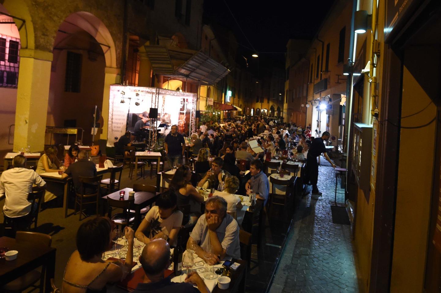 Bologna Domenica Festa Di Strada Di Via Mascarella