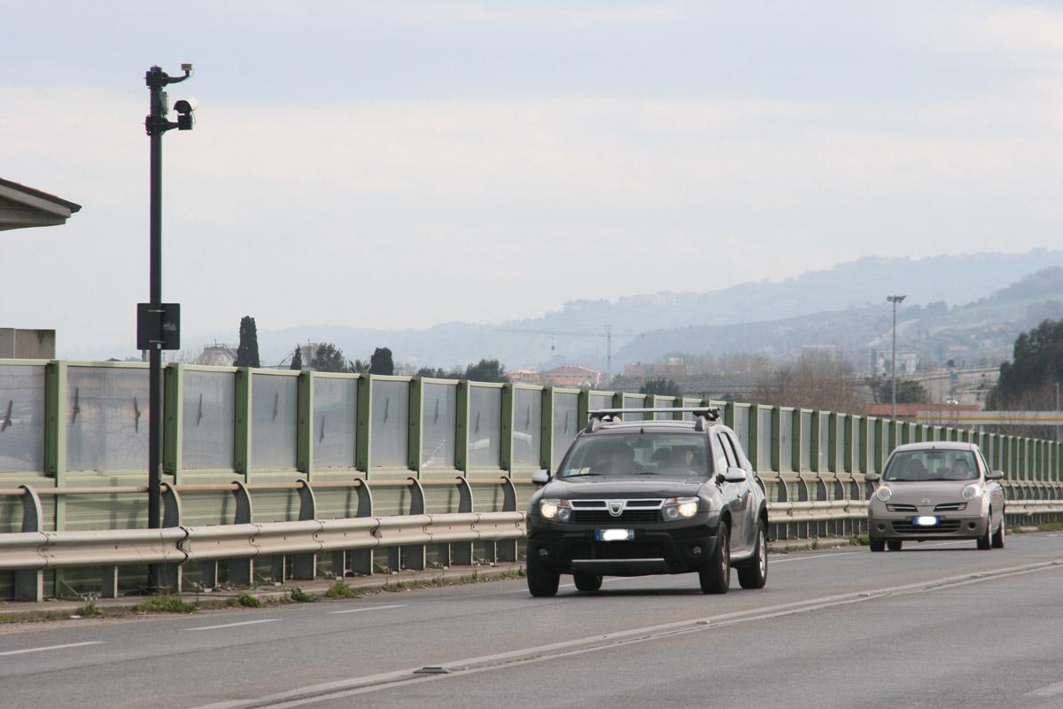 Cammina Sulla Ascoli Mare Caccia All Uomo In Superstrada