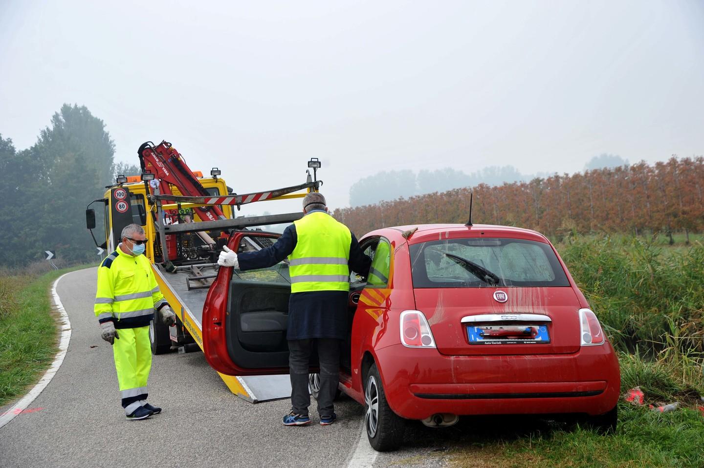 Incidente Ferrara Oggi Finisce Con L Auto Nel Canale Morta Una