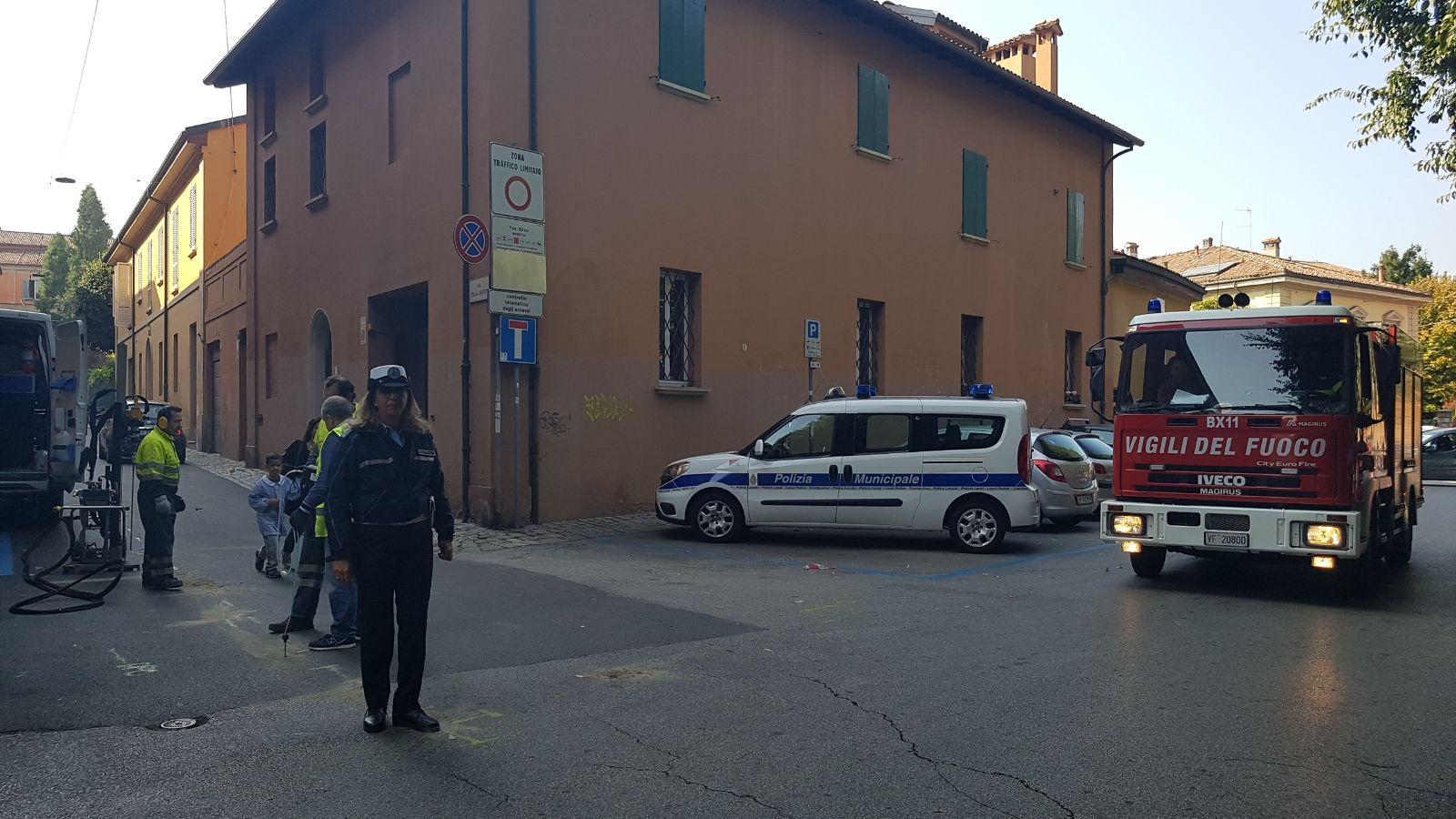 Bologna Fuga Di Gas In Centro Evacuato Il Collegio San Luigi Foto