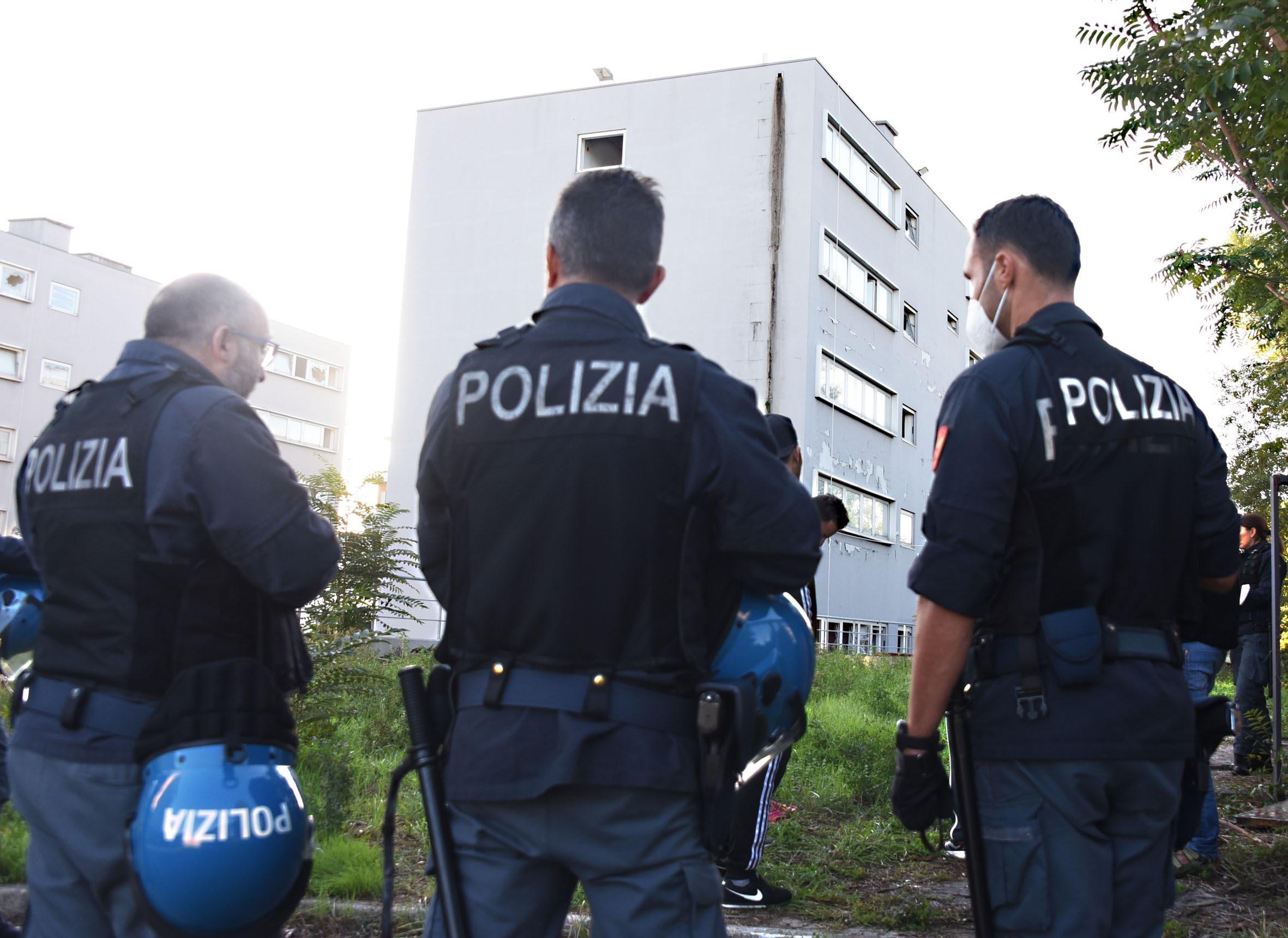 Sos Casa Poliziotti Beffati A Rimini Affitti Stellari E Gli Agenti