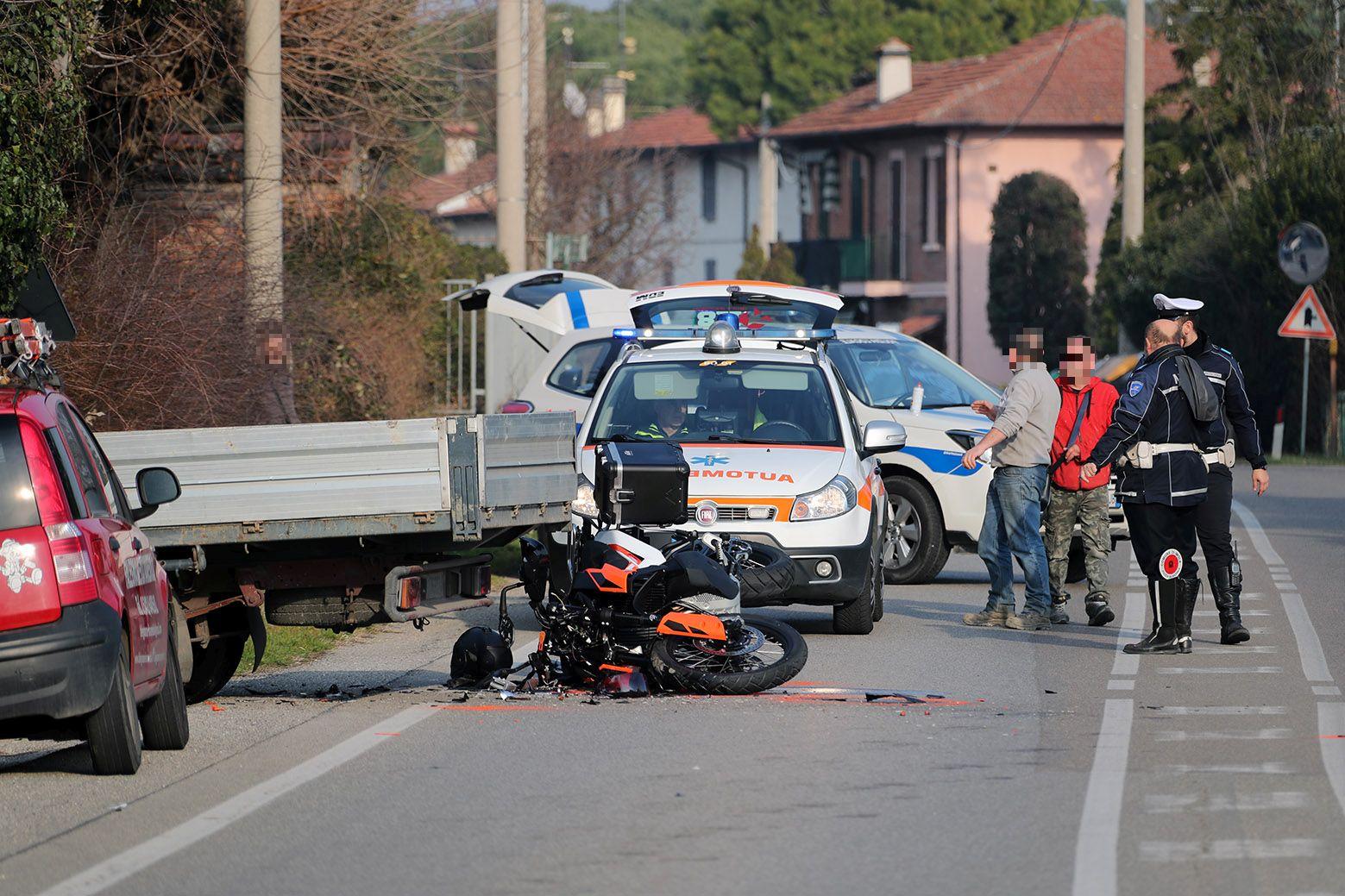 Incidente A Imola Furgone Contro Moto Lungo La Montanara Centauro Ferito