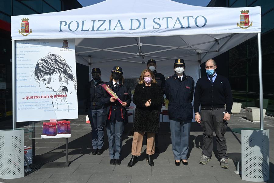 Violenza Di Genere La Polizia Scende In Campo Al Primo Schiaffo