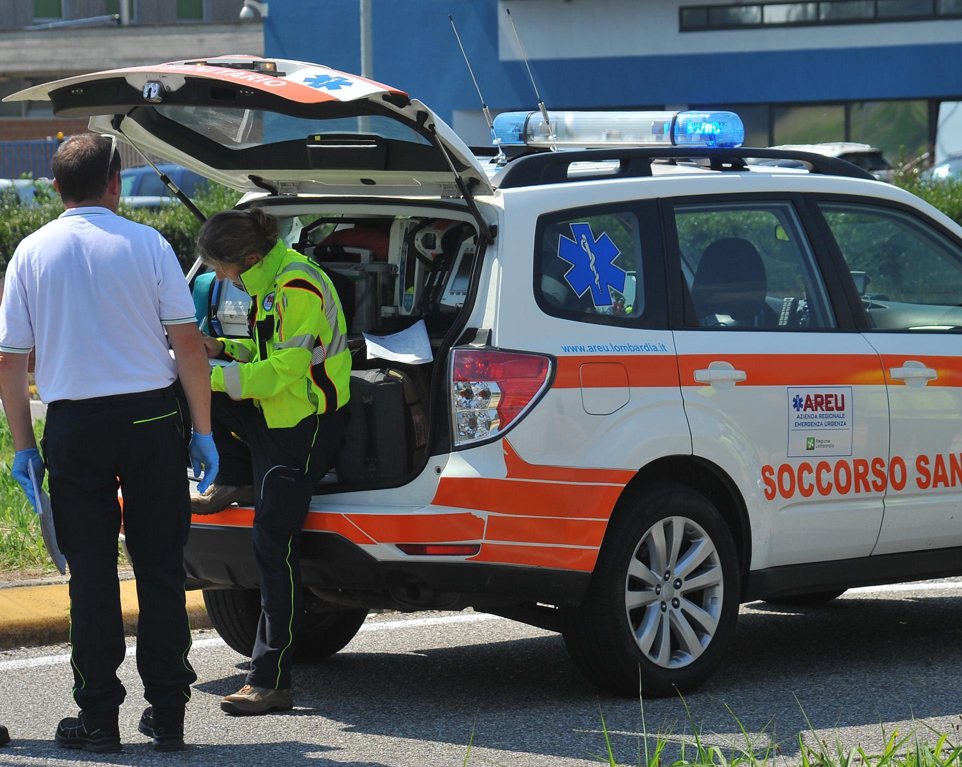 Paura In Spiaggia Ragazzina Perde I Sensi E Rischia Di Annegare