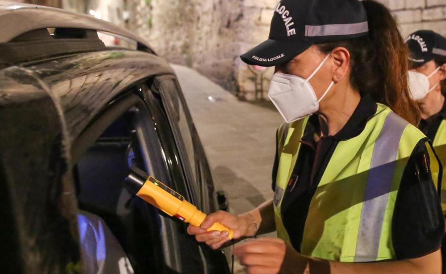 Ubriaco Al Volante Finisce Contro Un Muro