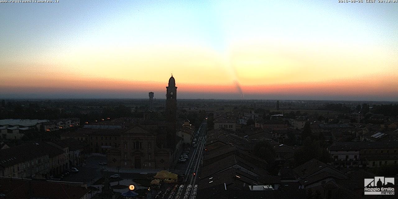 Un Fascio Blu Stagliato Nel Cielo Tutti Con Il Naso Allins