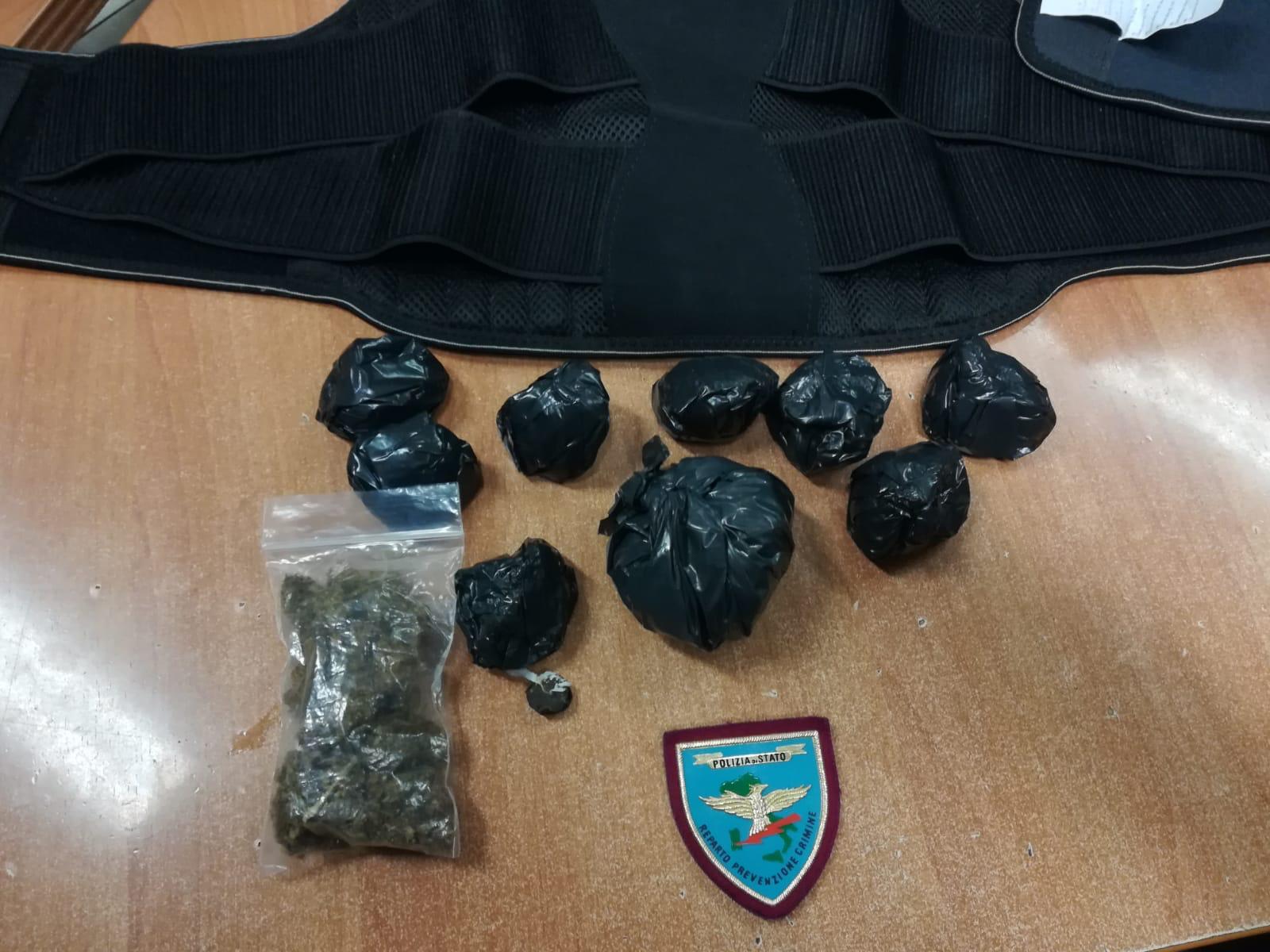 Spaccio Bologna Con La Droga Nascosta Nella Panciera Arrestato