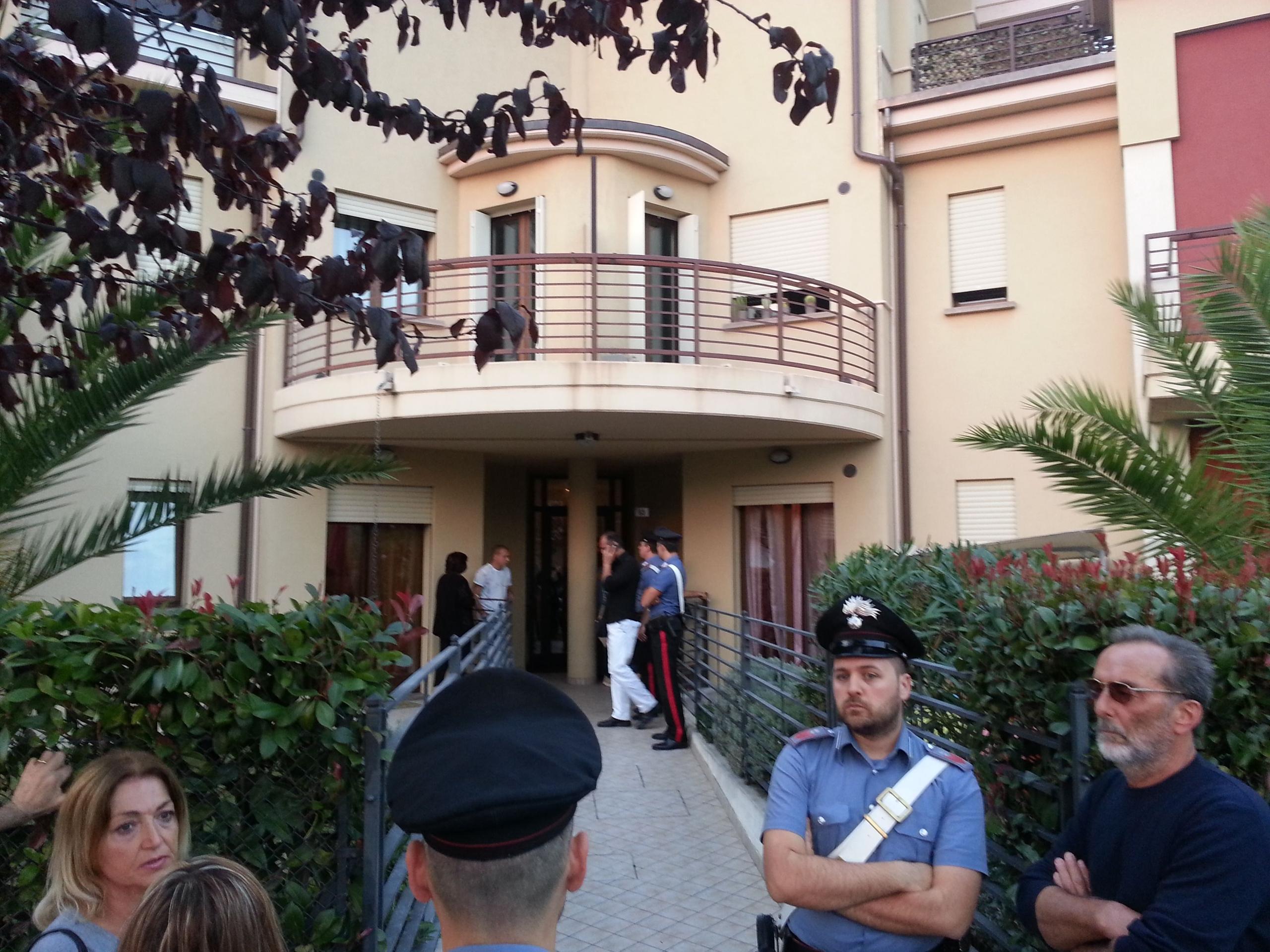 Omicidio Suicidio A Cattolica Uccide La Moglie A Coltellate E Si