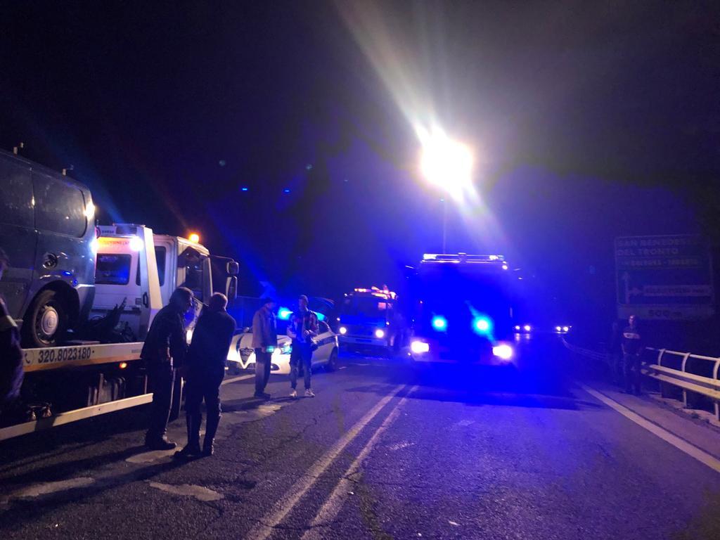 Incidente Ascoli Frontale Sulla Salaria Due Feriti E Strada Bloccata