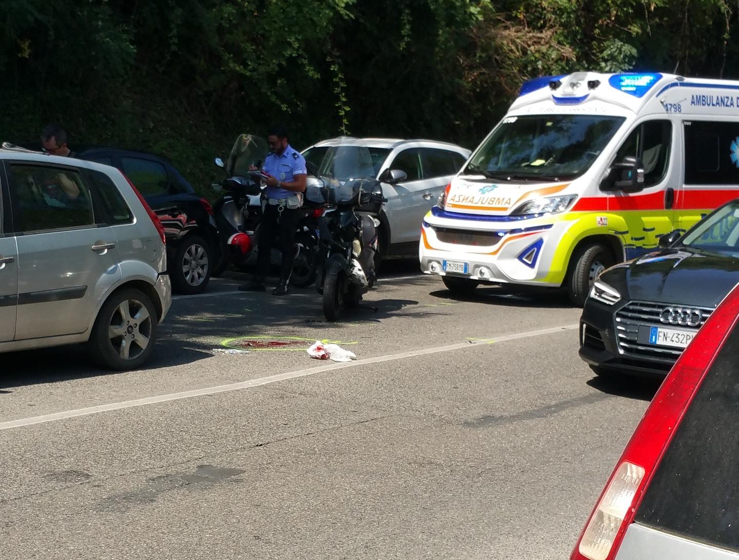 Incidente Sottomonte Pesaro Schianto Con Lo Scooter Donna Grave