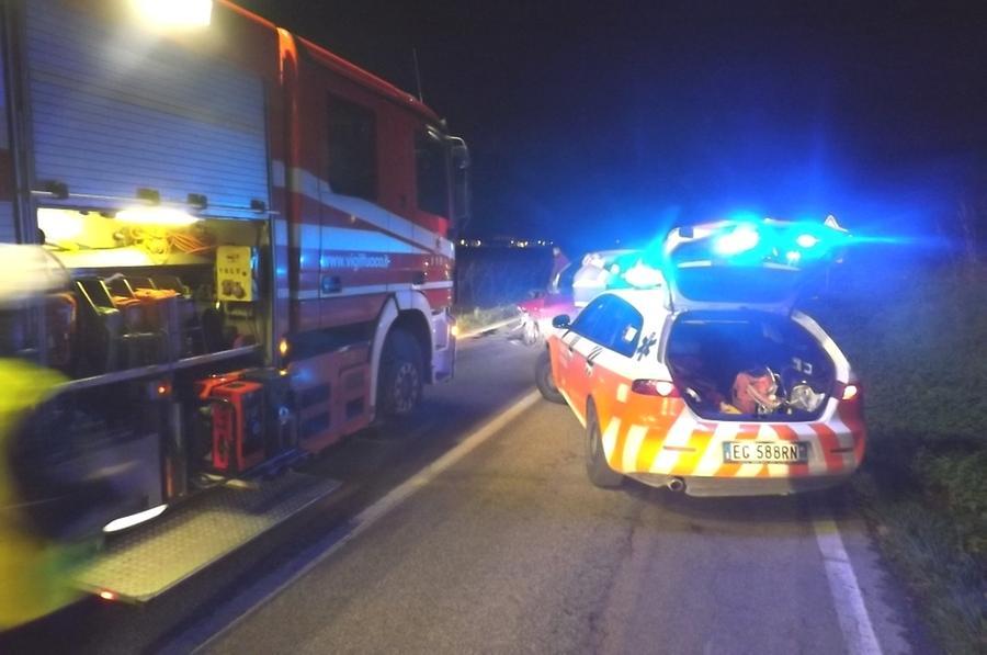 Incidente A Ravenna Finisce Con L Auto Contro Un Albero Donna Muore A