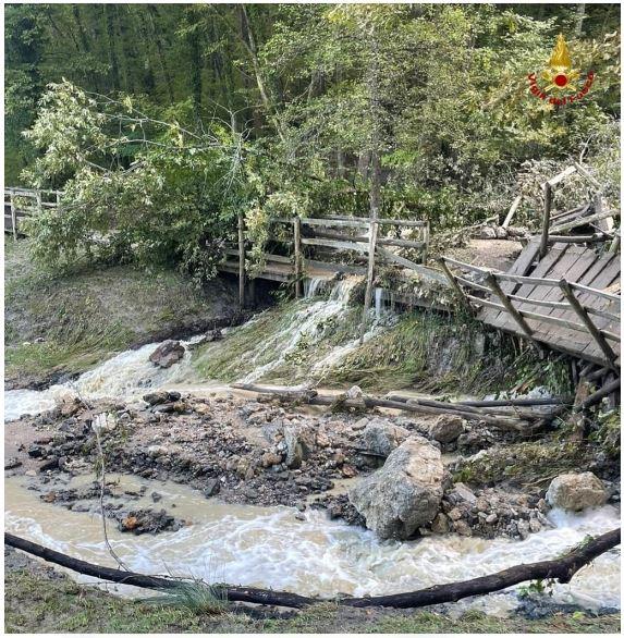 Frana Alle Fonti Di Poiano Paura Sull Appennino Reggiano