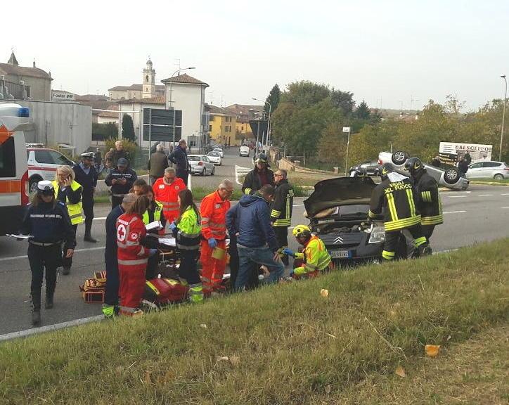 Incidente A Brescello Pensionata Ferita Nello Schianto Sull Argine