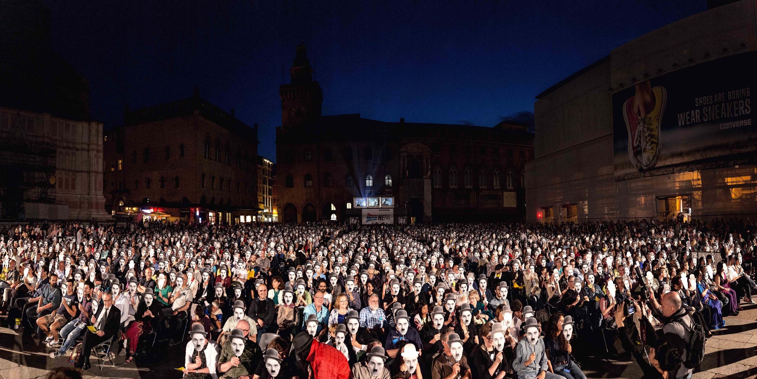 Bologna Cinema In Piazza Maggiore La Soprintendente Si Valutino