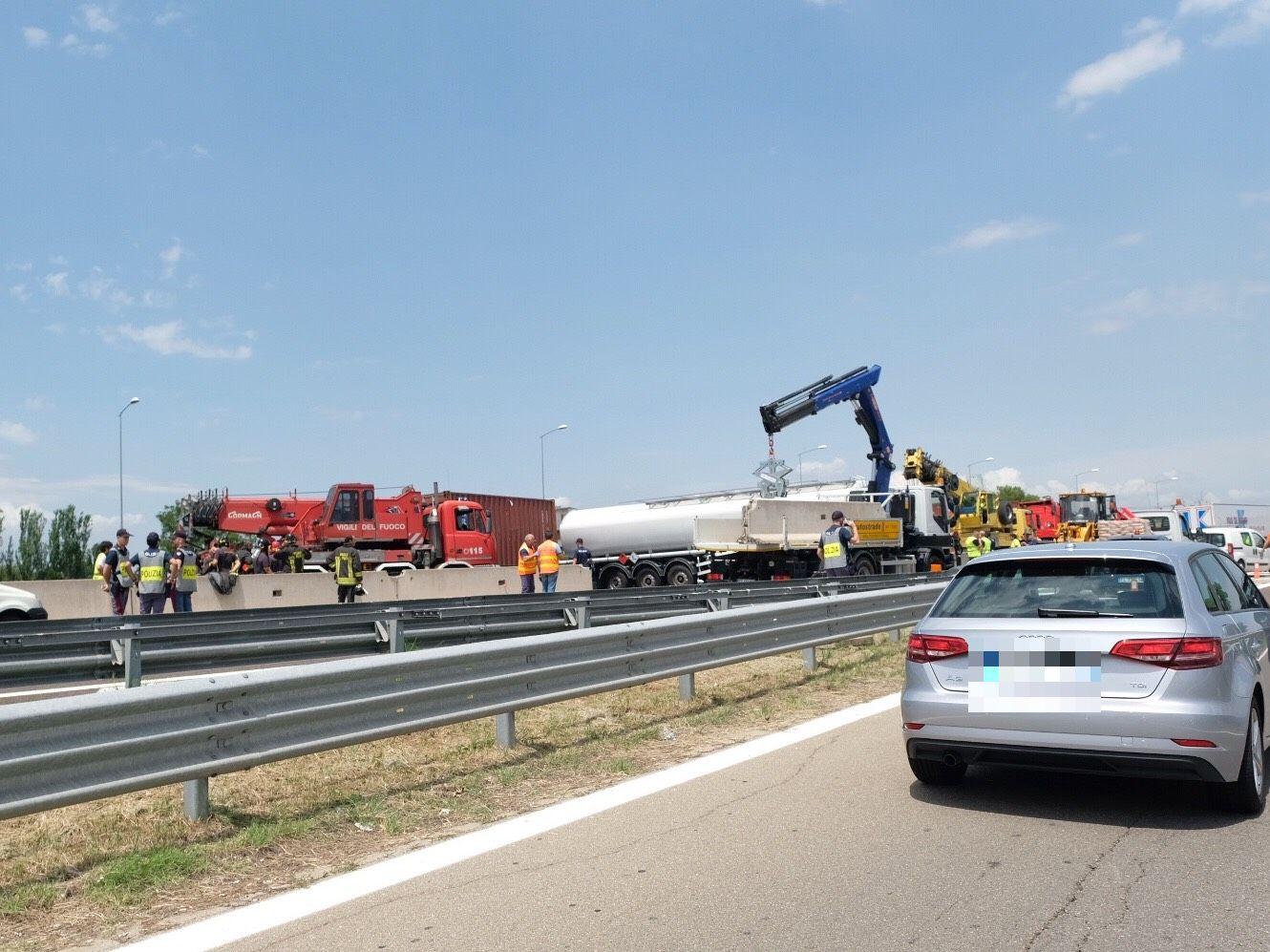 Bologna Incidente Mortale In Autostrada Code E Disagi Sul Raccordo Di