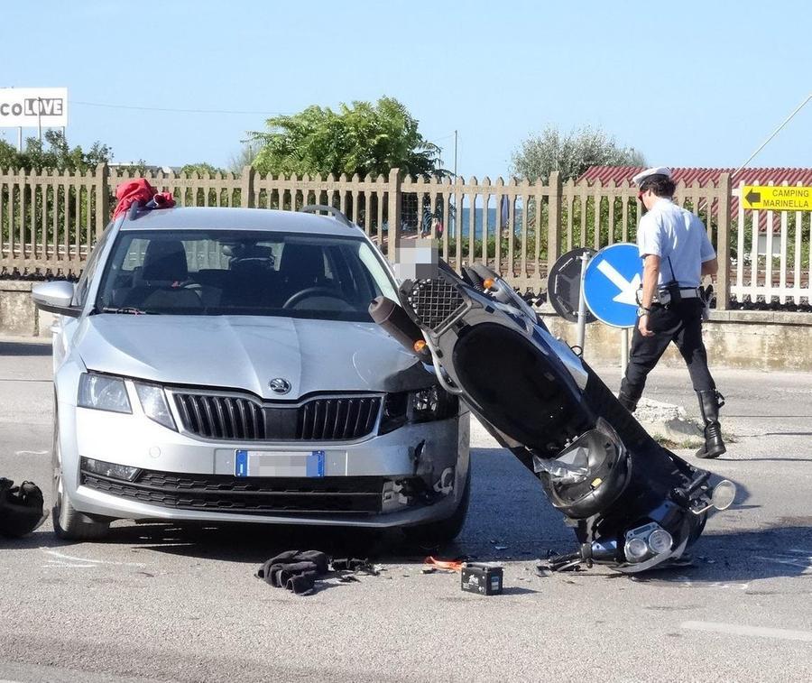 Scontro Auto Scooter Paura Sulla Statale