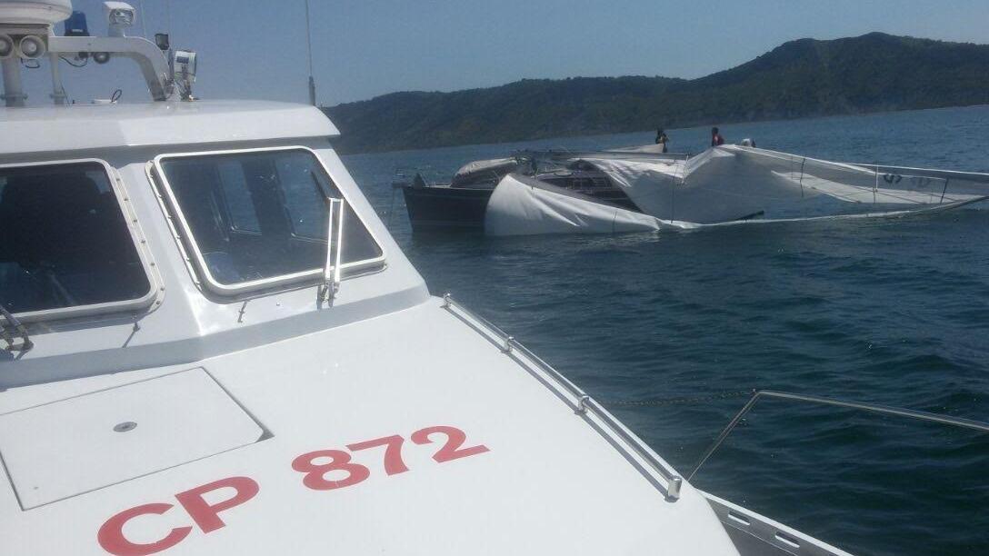 Pesaro Alla Deriva Su Una Barca A Vela Salvati Dalla Guardia Costiera