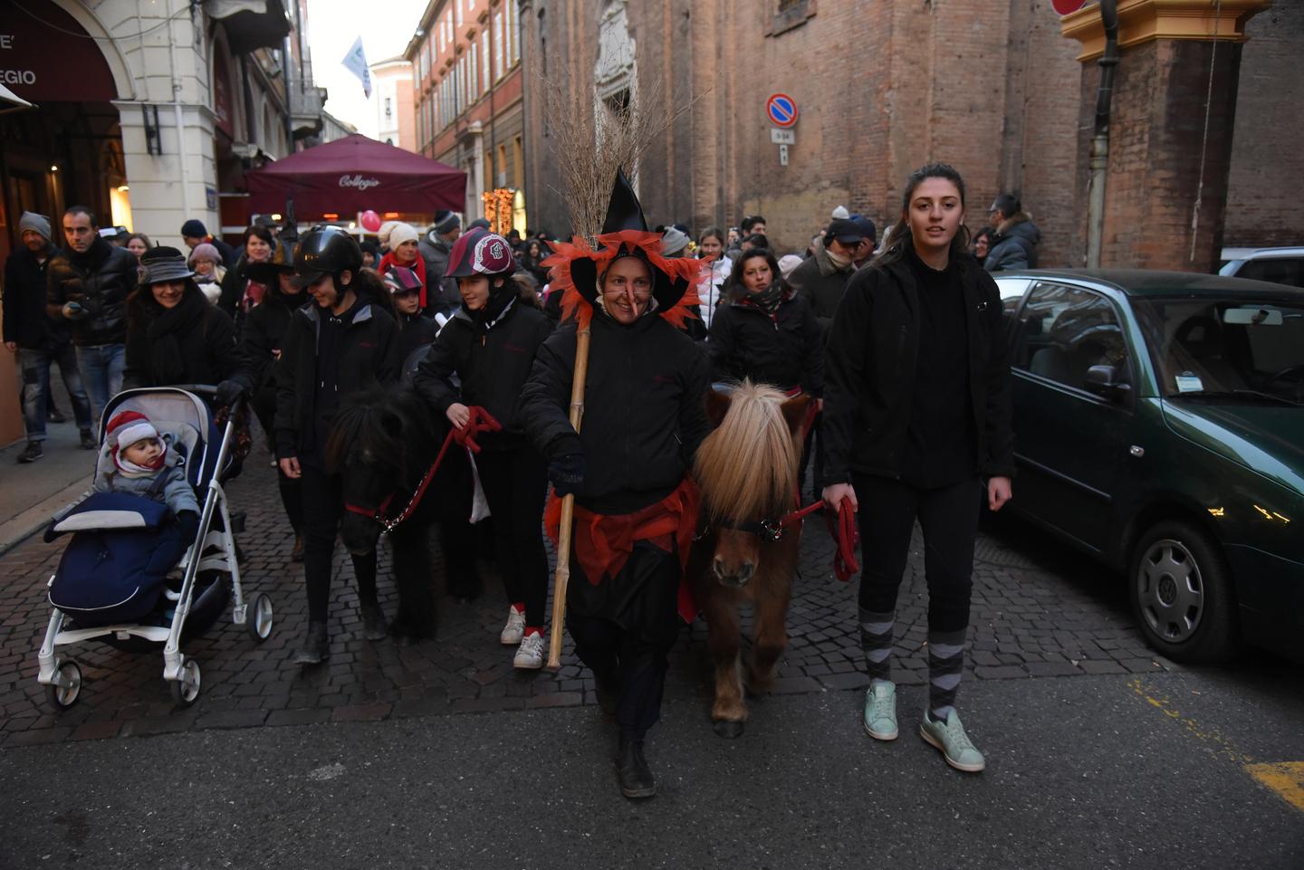 Epifania La Befana Incanta I Bambini E Le Feste Si Porta Via Foto