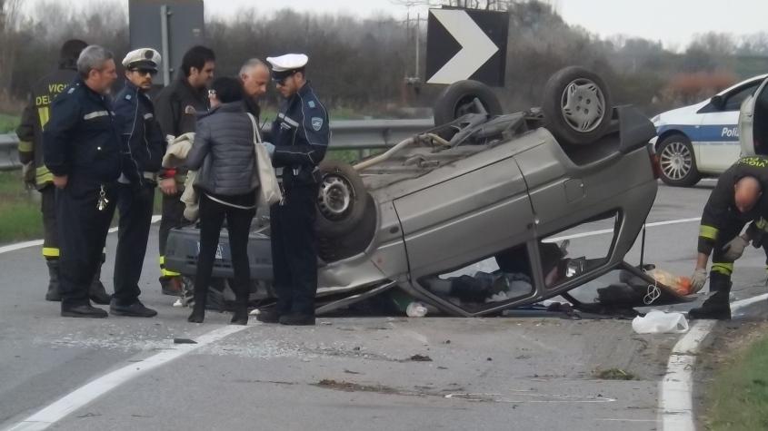 Esce Di Strada E Si Cappotta Grave Anziana