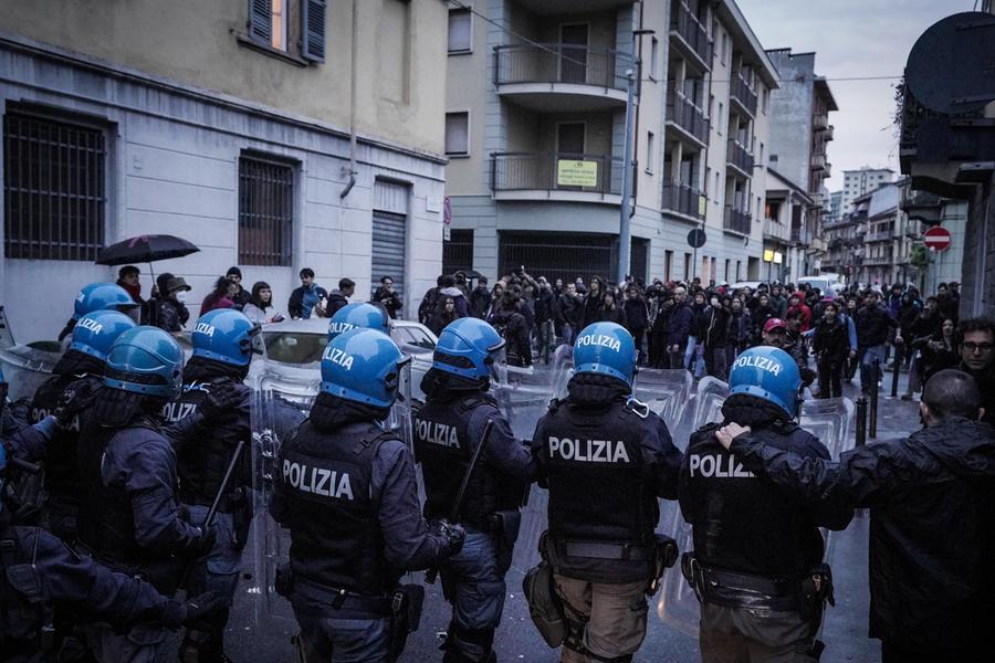 Parma Scontri Lavoratori Polizia Davanti A Un Magazzino Di Logistica