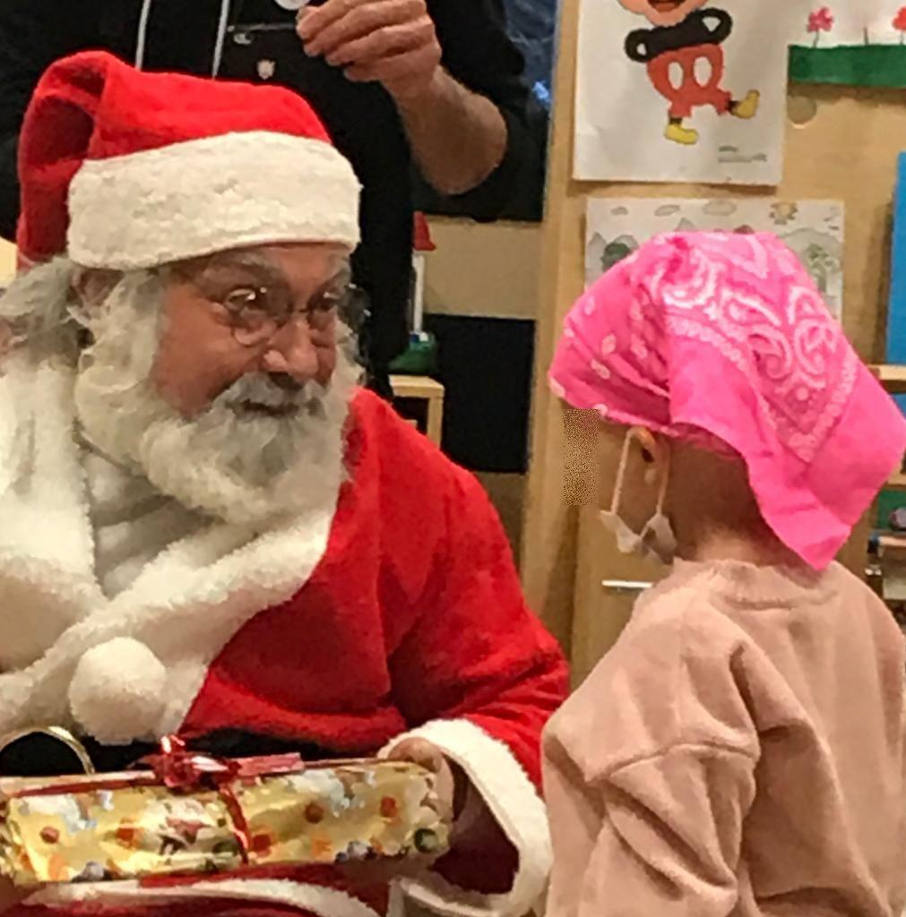 Babbo Natale Porta I Regali Ai Piccoli Pazienti Del Bellaria