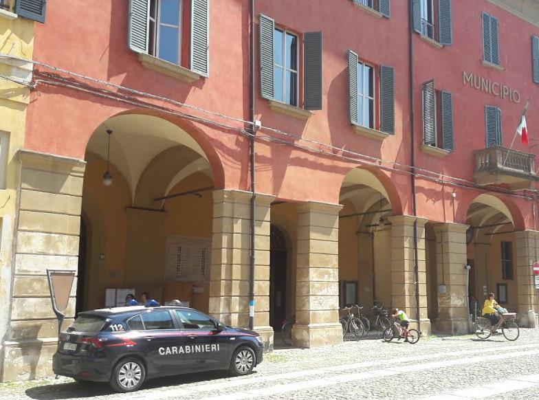 Si Mette Il Cappuccio E Ruba Una Bici Davanti Al Municipio Viene