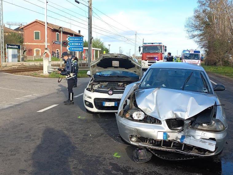 Schianto Tra Due Vetture Caos Sulla Provinciale