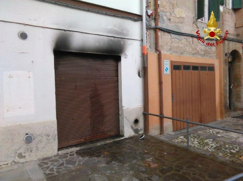 Incendio Bologna Garage A Fuoco Alla Pescarola