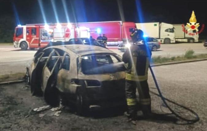 Incendio A Marotta Auto Divorata Dalle Fiamme Giallo Sulle Cause