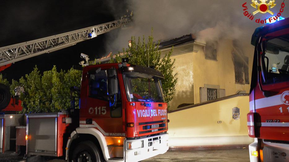 San Lazzaro Incendio In Una Villetta Guarda Foto E Video