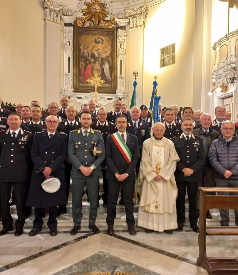 Bagno Di Folla Per La Virgo Fidelis