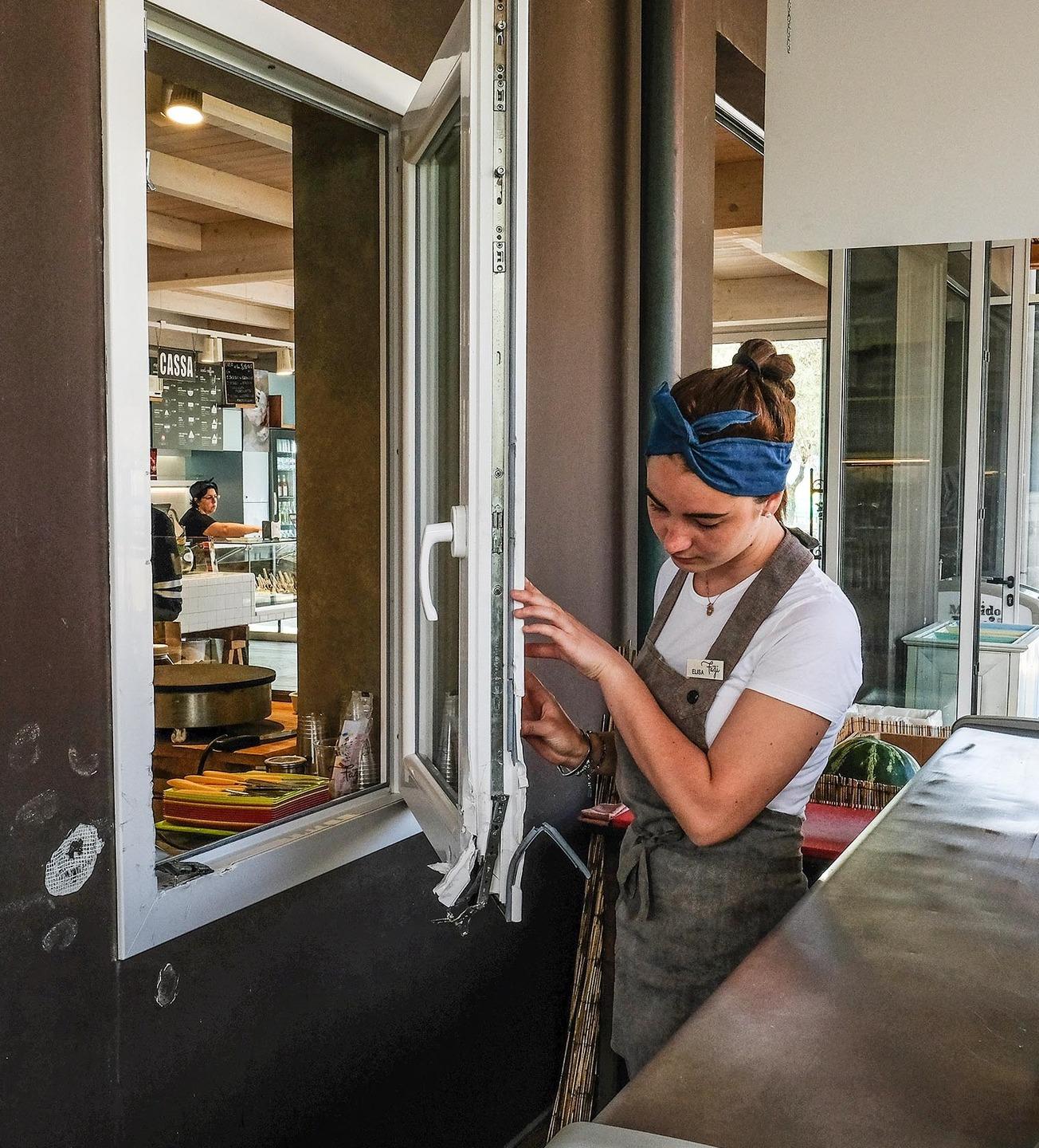 Pesaro Furto In Gelateria Foto Su Facebook E Ladro Subito Preso