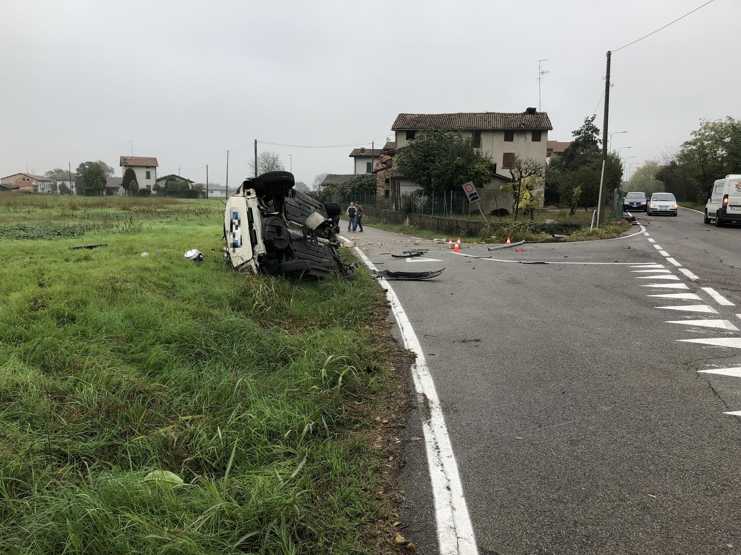 Incidente Montecchio Paurosa Carambola In Auto Feriti Due Giovani