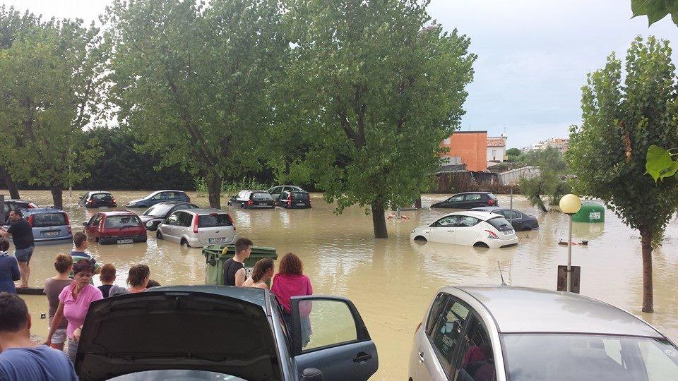 Maltempo Nubifragio Tra Fano E Mondolfo Famiglie Evacuate A Ponte Rio