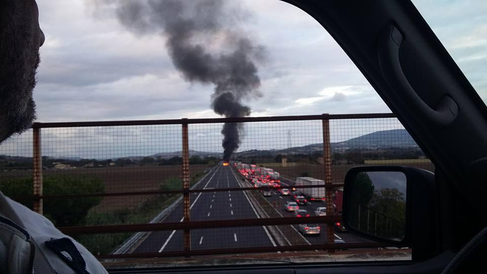 Banditi Assaltano Un Portavalori Spari E Terrore In Autostrada