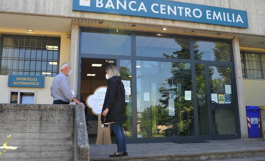 Colpo In Banca Ladri Fuggono Con Mila Euro