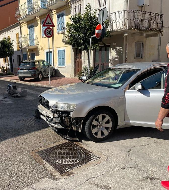 Schianto Auto Finisce Contro Una Casa