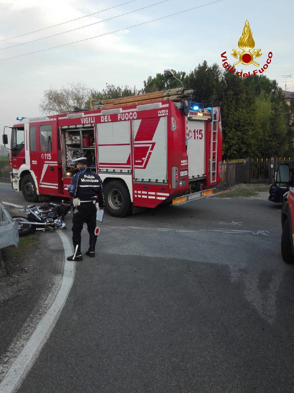 Incidente Imola Scontro Auto Moto Due Centauri Nel Canale