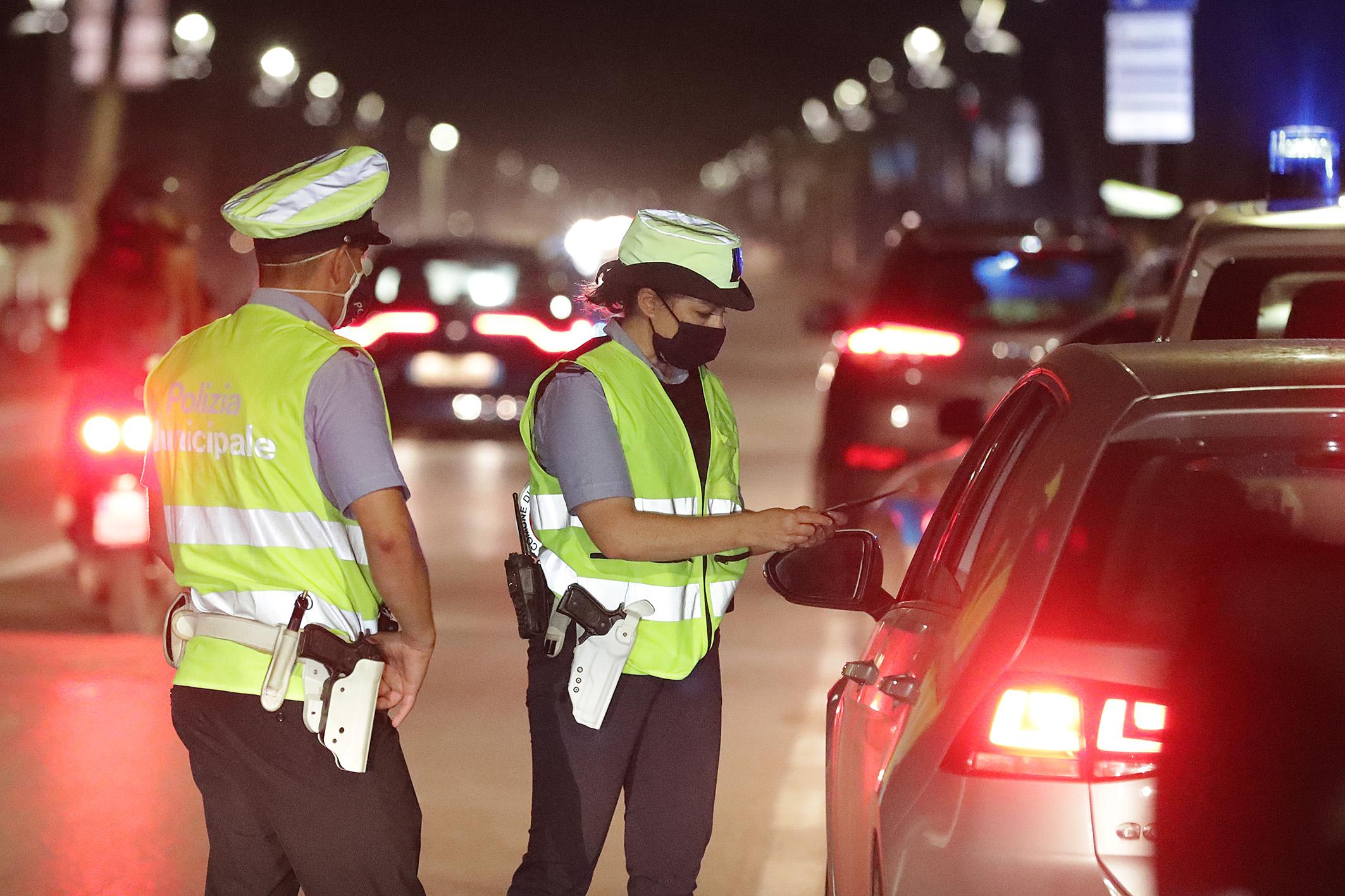 Movida Lidi Ravennati Controlli A Tappeto Chiusi Due Locali E Multe