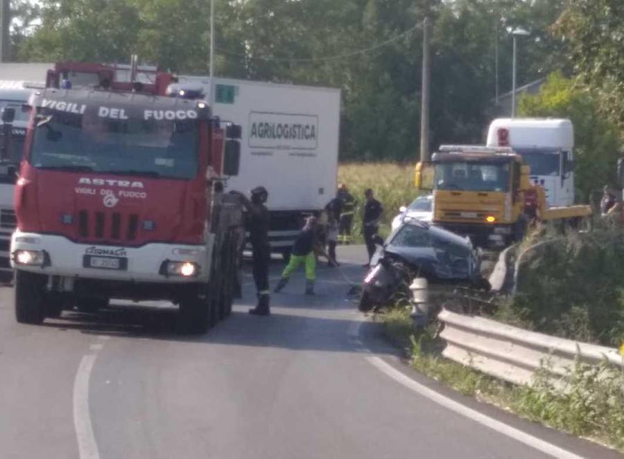 Frontale Contro Un Camion Grave Una Bambina