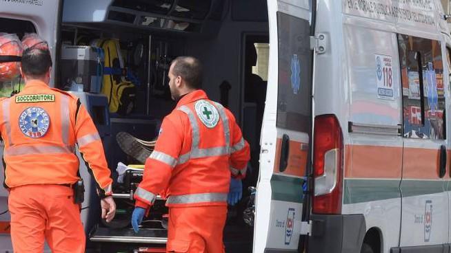 Incidente Ascoli Perde Il Controllo Del Mezzo E Si Ribalta Grave