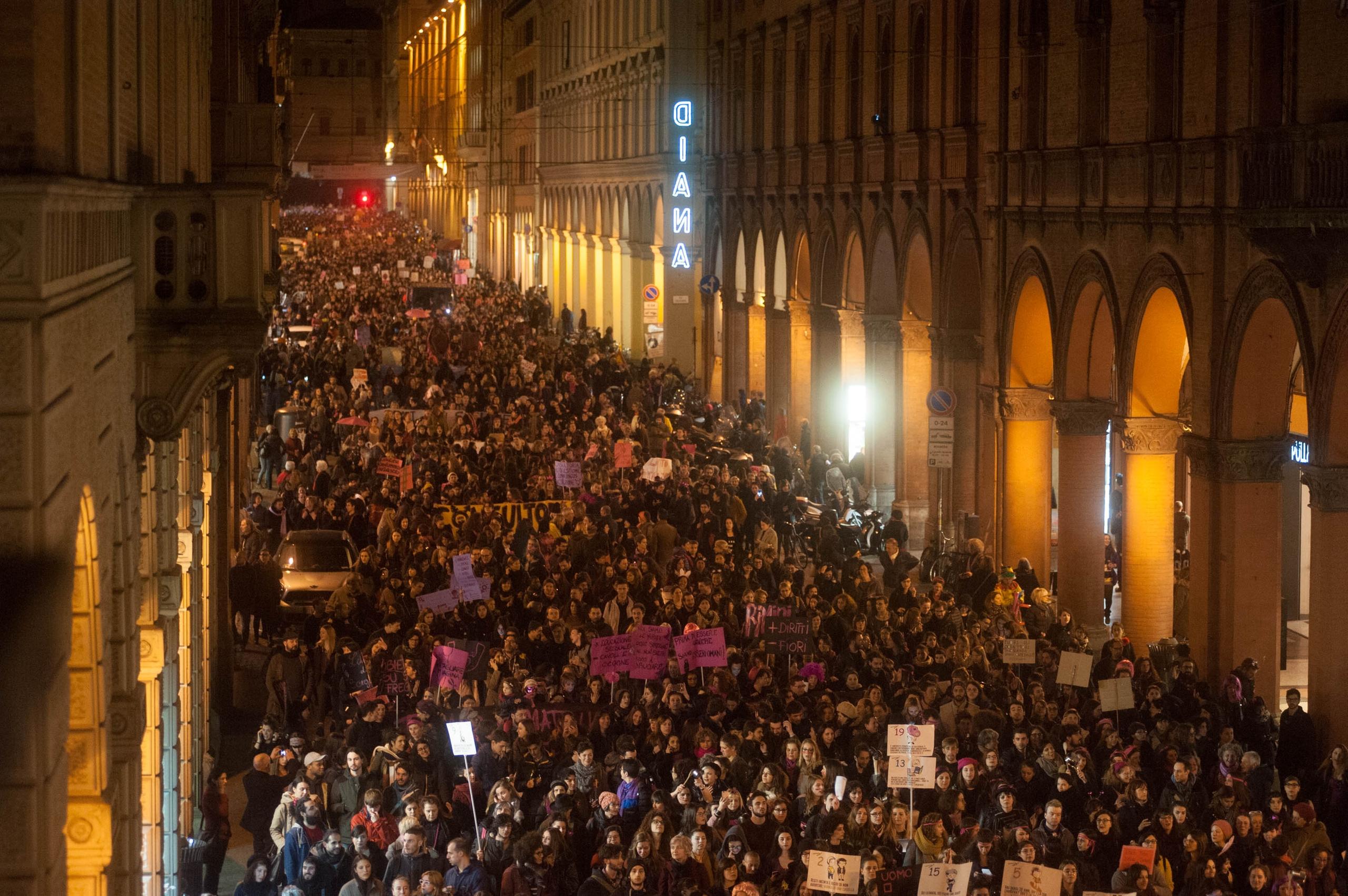 Bologna Oggi Lo Sciopero Rosa Traffico Bloccato E Piazza Piena