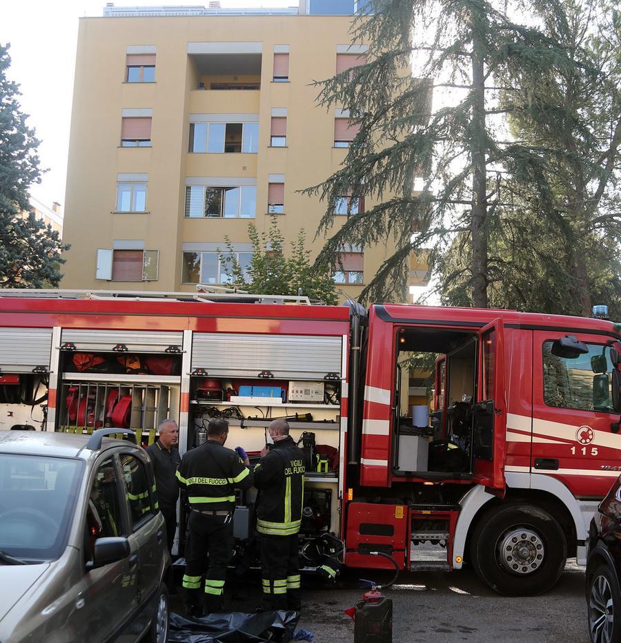 Incendio Imola Fumo E Fiamme In Via Vivaldi Paura Al Sesto Piano