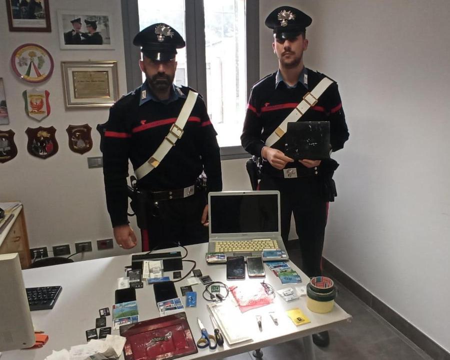 Reggio Emilia Sgominata Banda Che Clonava Le Carte Carburanti