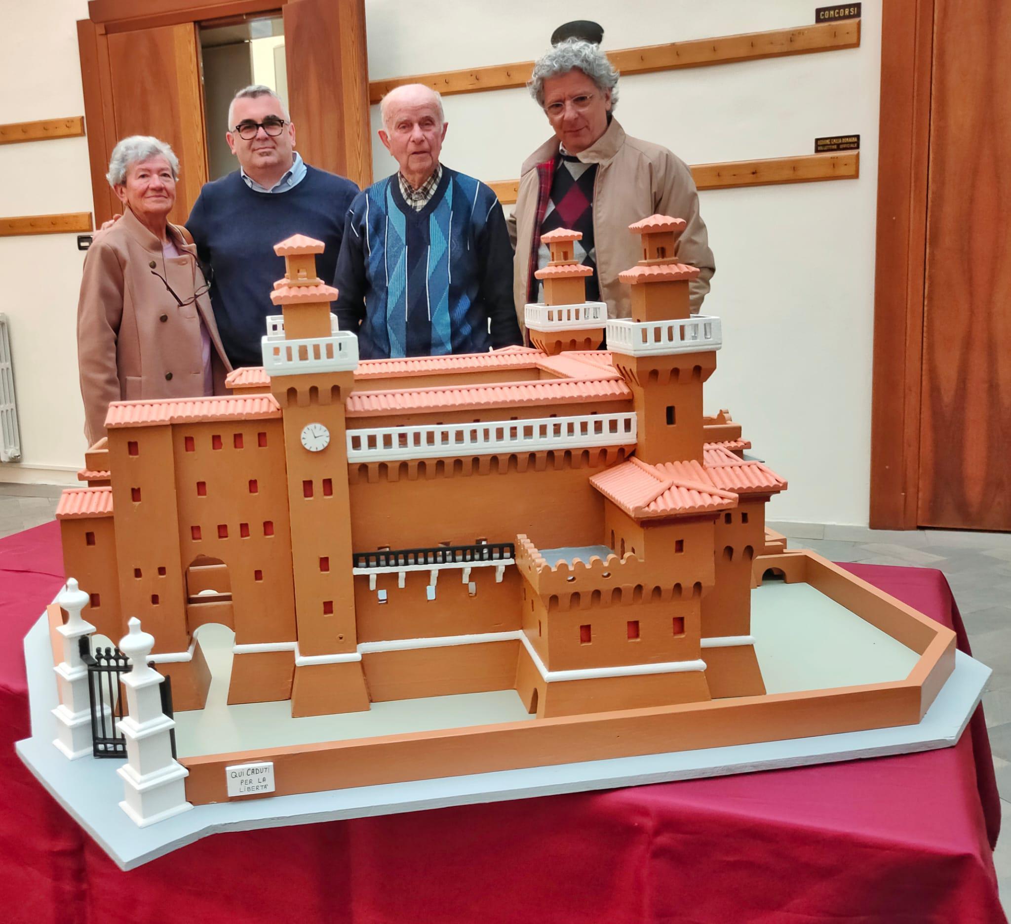 Il Dono Dellartigiano Un Castello In Miniatura Lomaggio Al Monumento