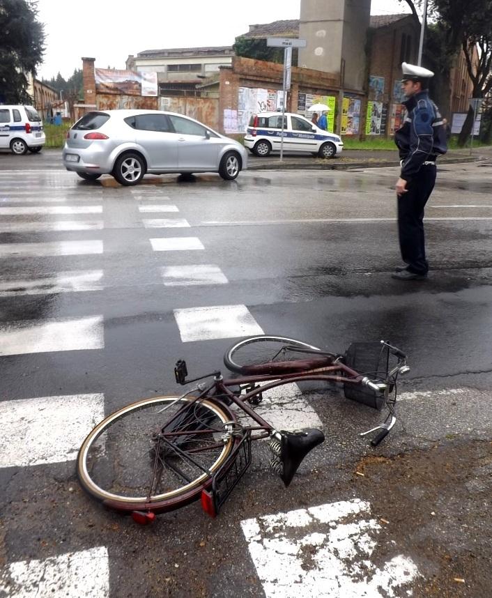 In Bici Ubriaco Travolto E Denunciato