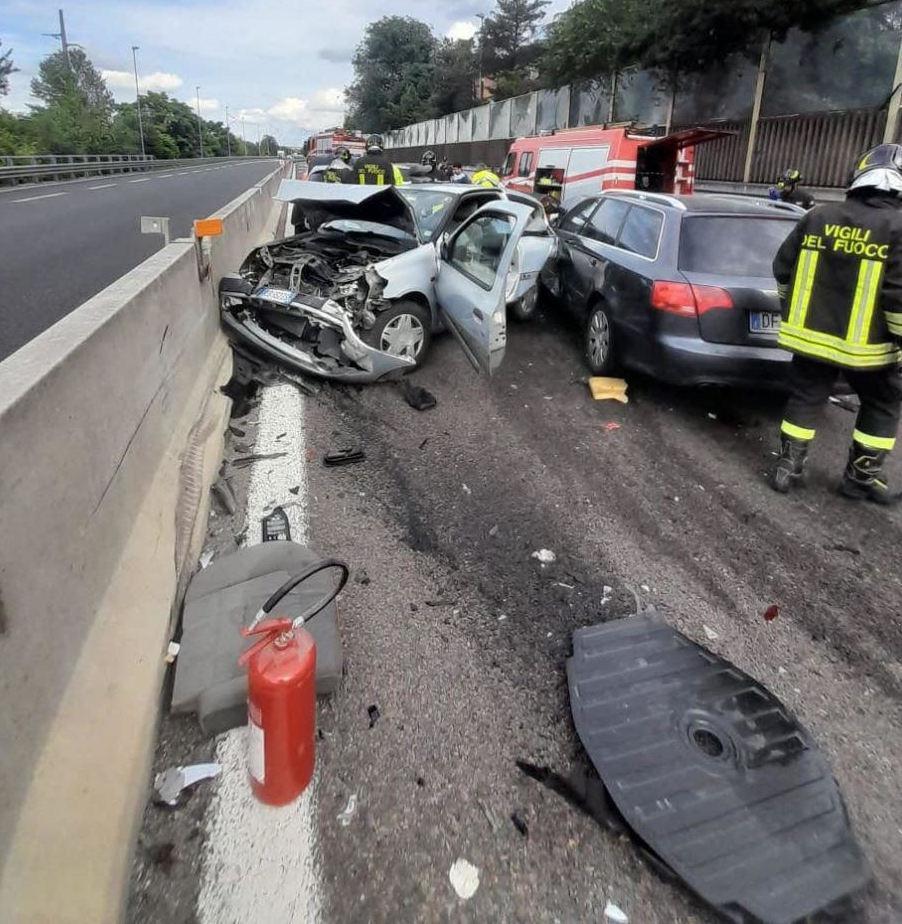 Schianto In Tangenziale Bimba In Fin Di Vita Da Due Settimane