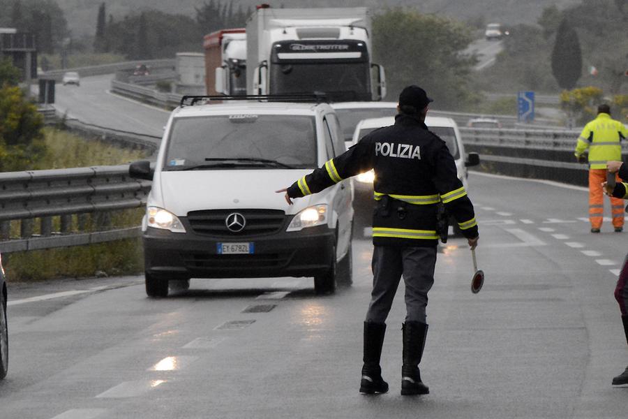 Inseguimento Sull A La Polizia Arresta Un Ricercato A San Benedetto