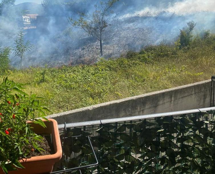 Incendio Sterpaglie Sfiorate Villette